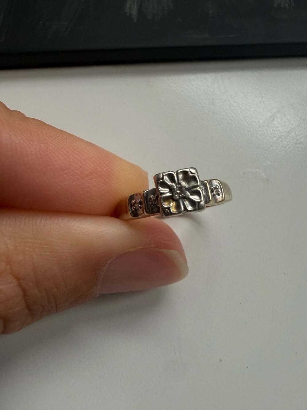 Vintage 10K Yellow Gold Floral Cluster Diamond Ring 10K